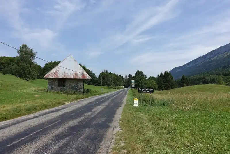Passstrasse am Col de Plainpalais