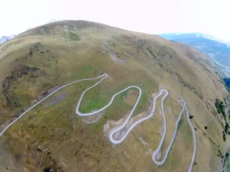 Passstrasse am Col de Portet