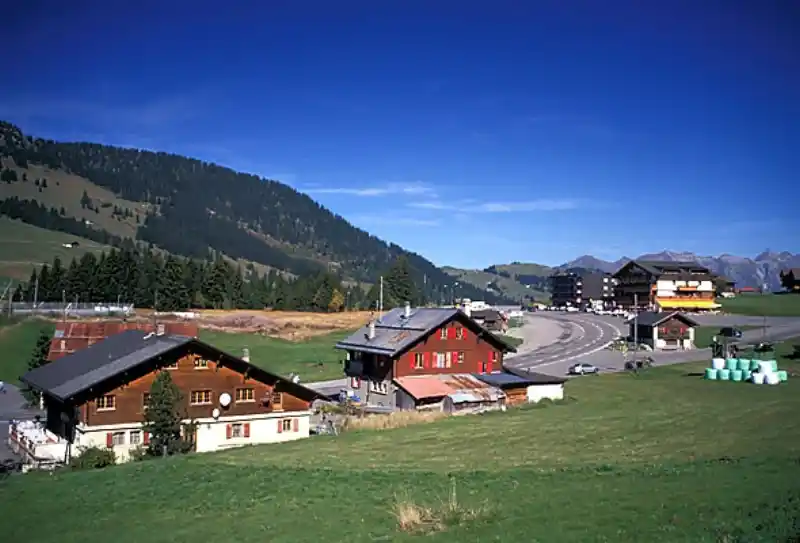 Passstrasse am Col des Mosses