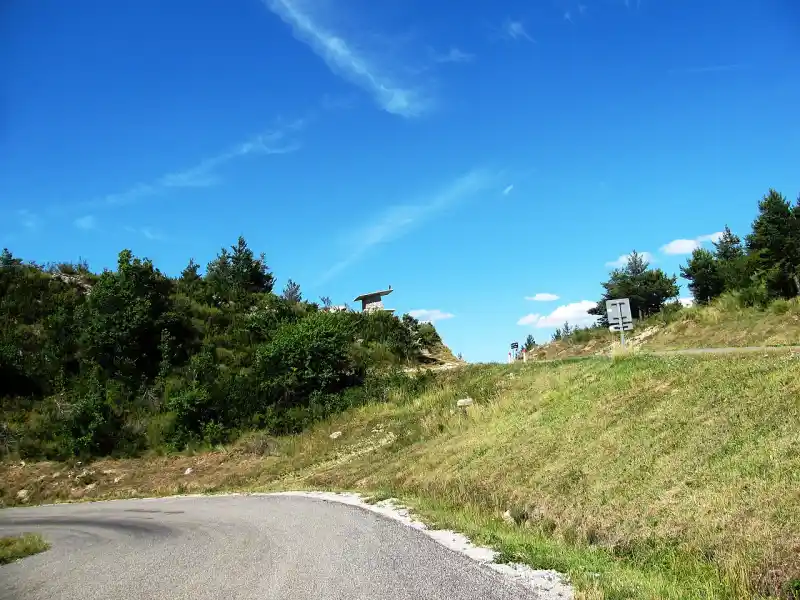 Passstrasse am Col Saint-Jean