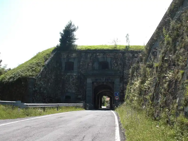 Passstrasse am Colle del Melogno