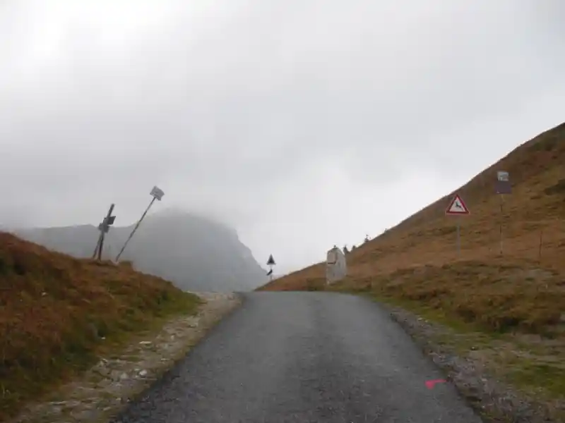 Passstrasse am Colle Esischie