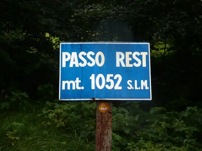 Passstrasse am Forcola di Mont Rest