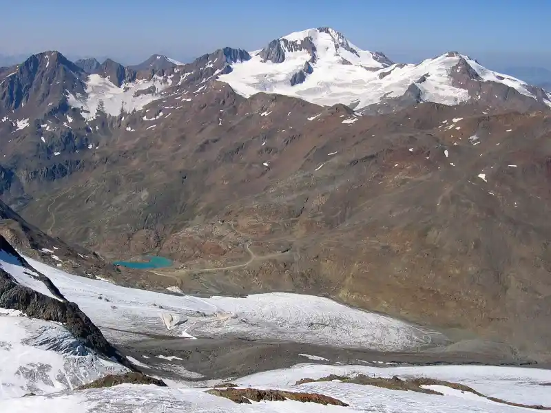 Passstrasse am Hochjoch