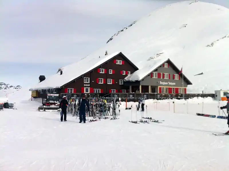 Passstrasse am Jochpass
