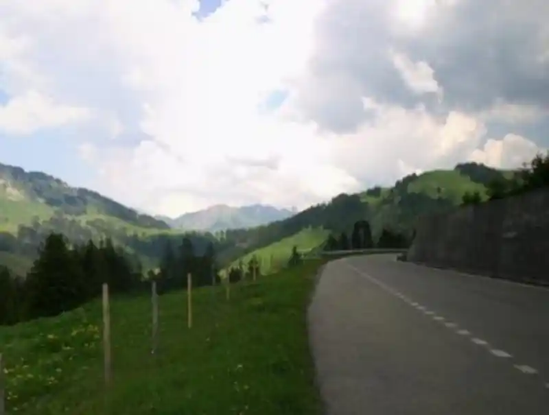 Passstrasse am Les Agites