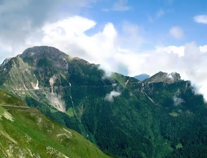 Passstrasse am Passo Baremone