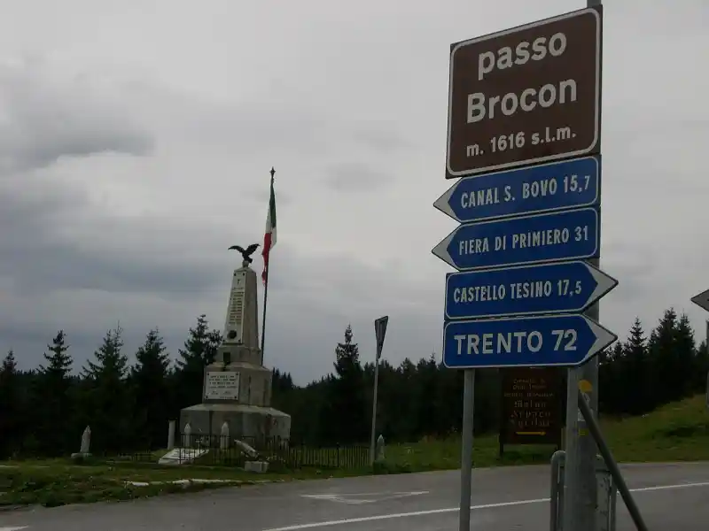 Passstrasse am Passo Brocon