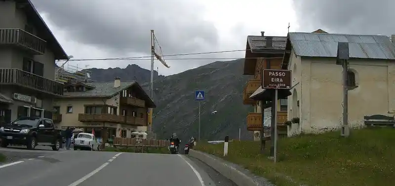 Passstrasse am Passo d’Eira