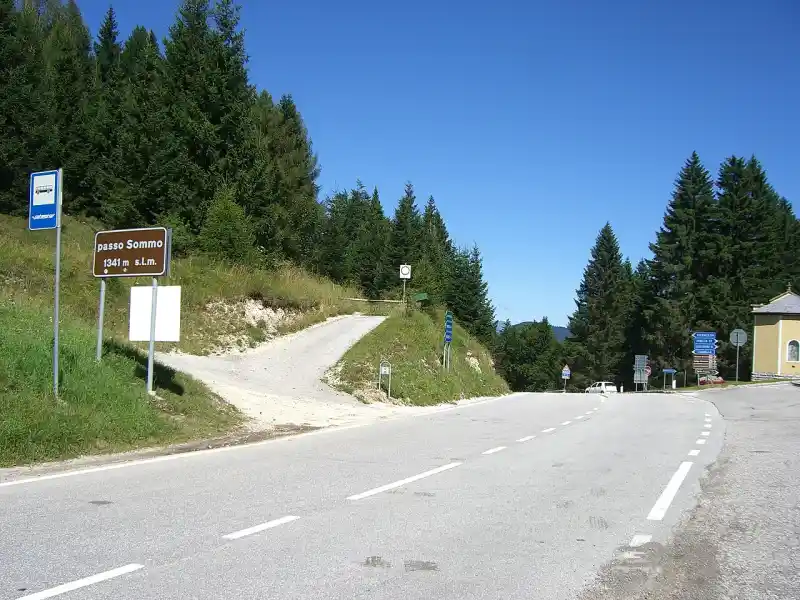 Passstrasse am Passo del Sommo