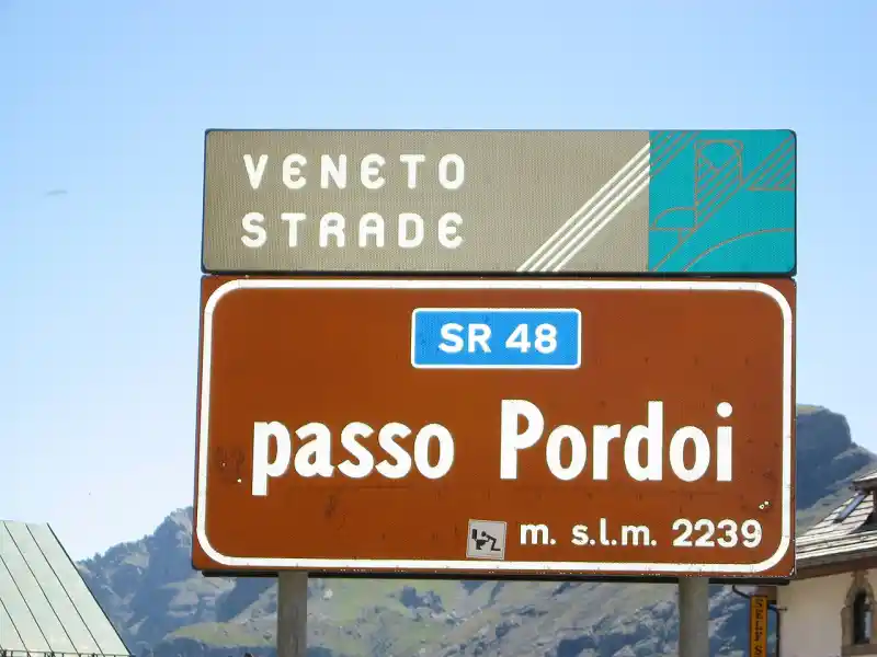 Passstrasse am Pordoijoch