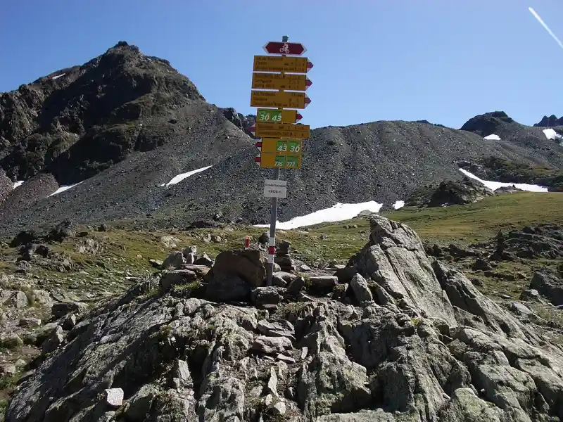 Passstrasse am Scalettapass