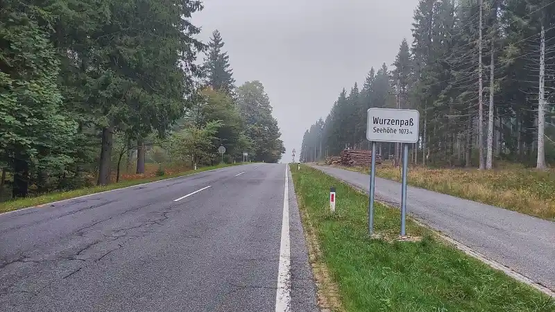Passstrasse am Wurzenpass